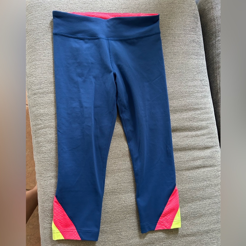 Under Armour Women’s small Blue Leggings with Colorful Accents new no tags